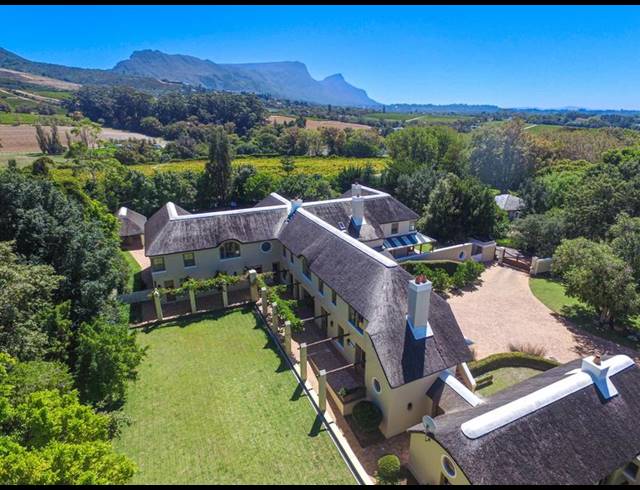 9 BEDROOM HOUSE FOR SALE IN CONSTANTIA